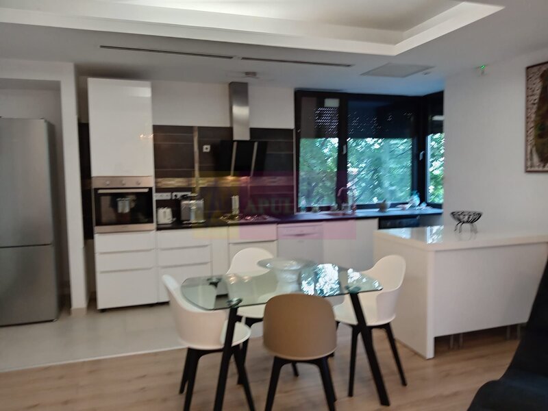 Apartament 3 camere Complex Liziera- Pipera Tunari.